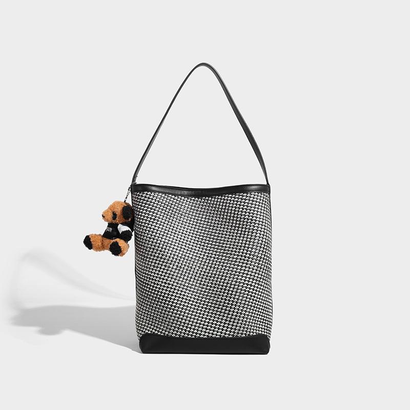 2025 New Korean Style Simple Versatile Woven Shoulder Bag Large Capacity Canvas Bag Fashion Trend Lightweight Bucket Bag