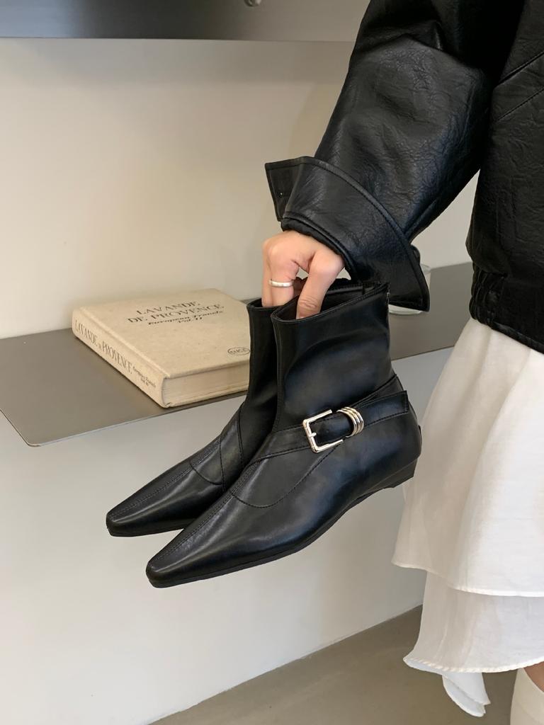 New autumn and winter medium tube square head flat bottom button fashionable versatile fashion rear zipper Martin boots women