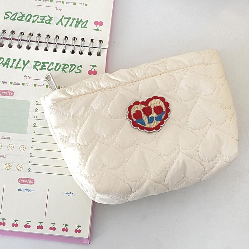 Ins Embroideried Small Cosmetic Bag Pouch Quilted Cotton Love Makeup Bag Travel Organizer Clutch Bag Women Sanitary Pad Pouch