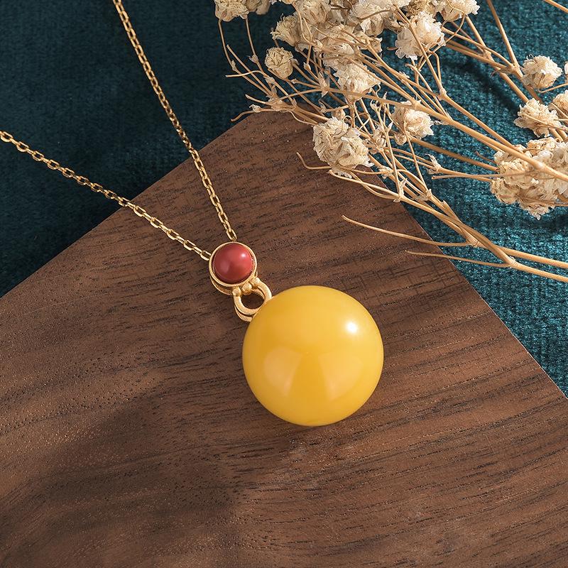 Influencer-Style Jade Pendant Necklace: Hanfu-Inspired Design with Amber Beeswax Accent