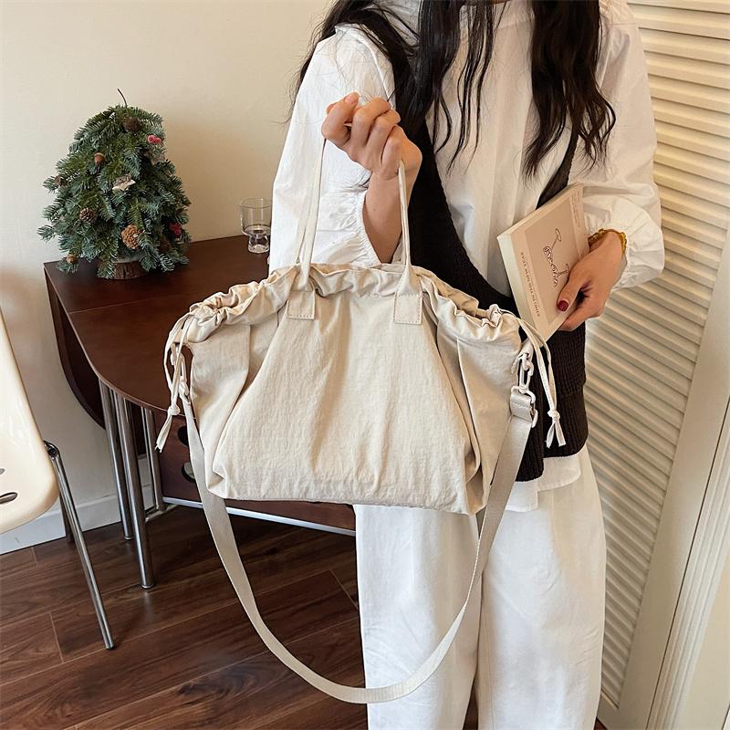 Einfarbige Kordelzug-Handtasche Damen-Schultertasche Große Kapazität Pendler-Crossbody-Tasche