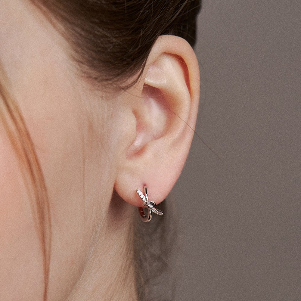 [Worn by Yewon and Minnie of Idle] Ribbon Knot One-Touch Earring