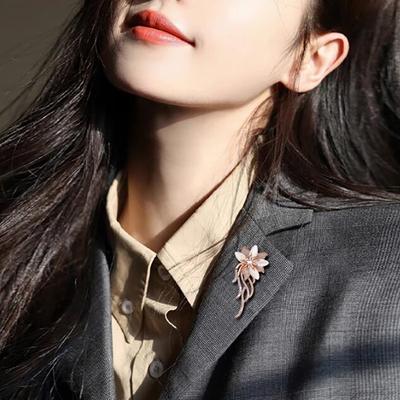 Running Time Plant Opal Flower Brooch Suit Luxury Temperament Pin Exquisite  Hundred Collocation Decoration