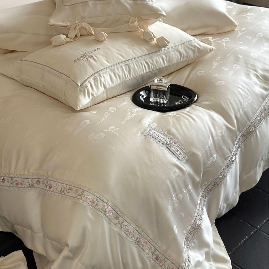 Four-piece Set of Cotton Bedding French Light Luxury Tulip Embroidery Skin-friendly and Breathable Comfortable Bedding Set Quilt Cover Pillowcase