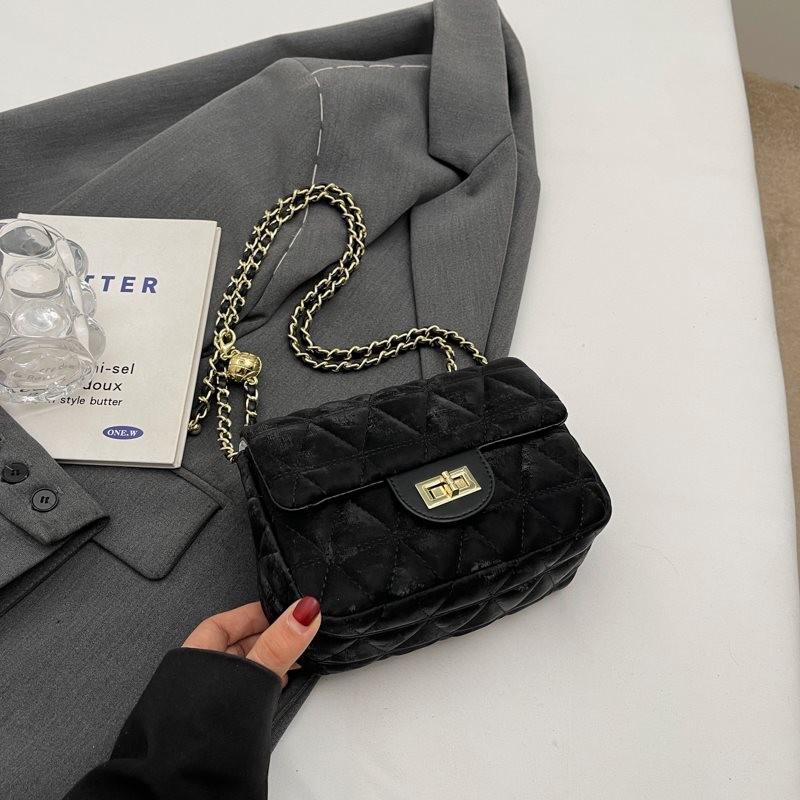 Schicke gesteppte Umhängetasche mit Kette für Damen in stilvollen Farben, perfekt für Frühling und Sommer