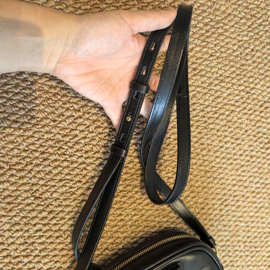 [Pre-Owned] Vara Black Leather Shoulder Bag Crossbody Bag Gold Hardware - Very Good #3F4J1D