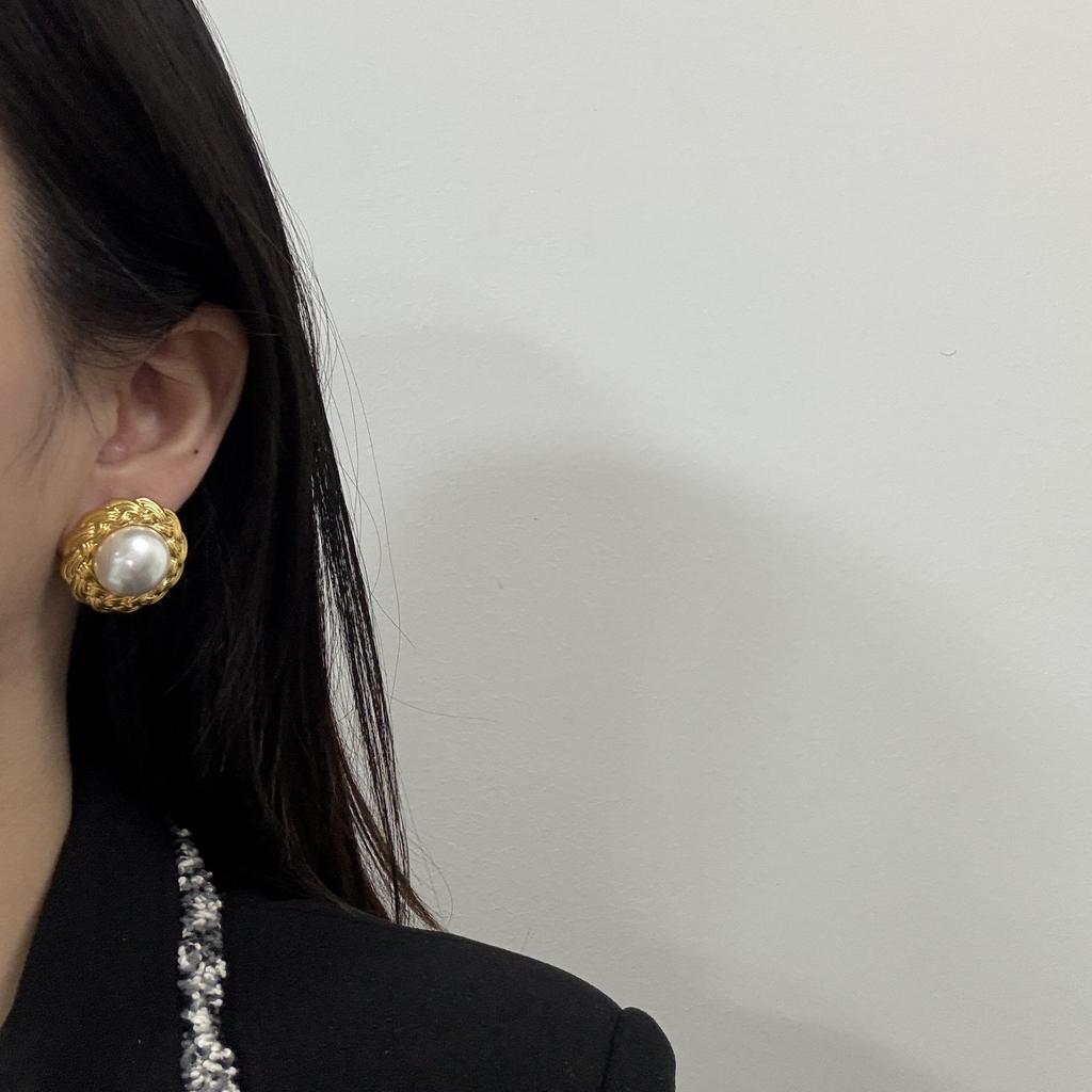 Vintage French Medieval Pearl Stud Earrings Women'S Earrings Temperament Niche Earrings Light Luxury High-End Stud Earrings