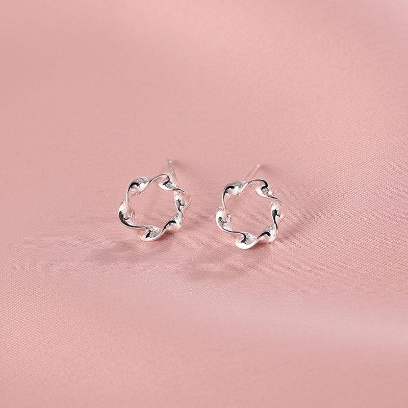 Boucles d'oreilles Anneau de Möbius pour Femmes avec Sensation Haut de Gamme de Luxe Léger Petites Boucles d'oreilles Simples
