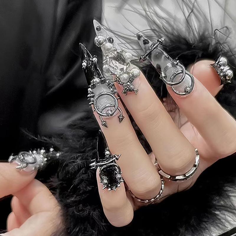 30 ks/krabička Černá/stříbrná slitina kovu ozdoby na nehty dekorace DIY 6 mřížek smíšené cool Y2K punkové doplňky pro nail art manikúra