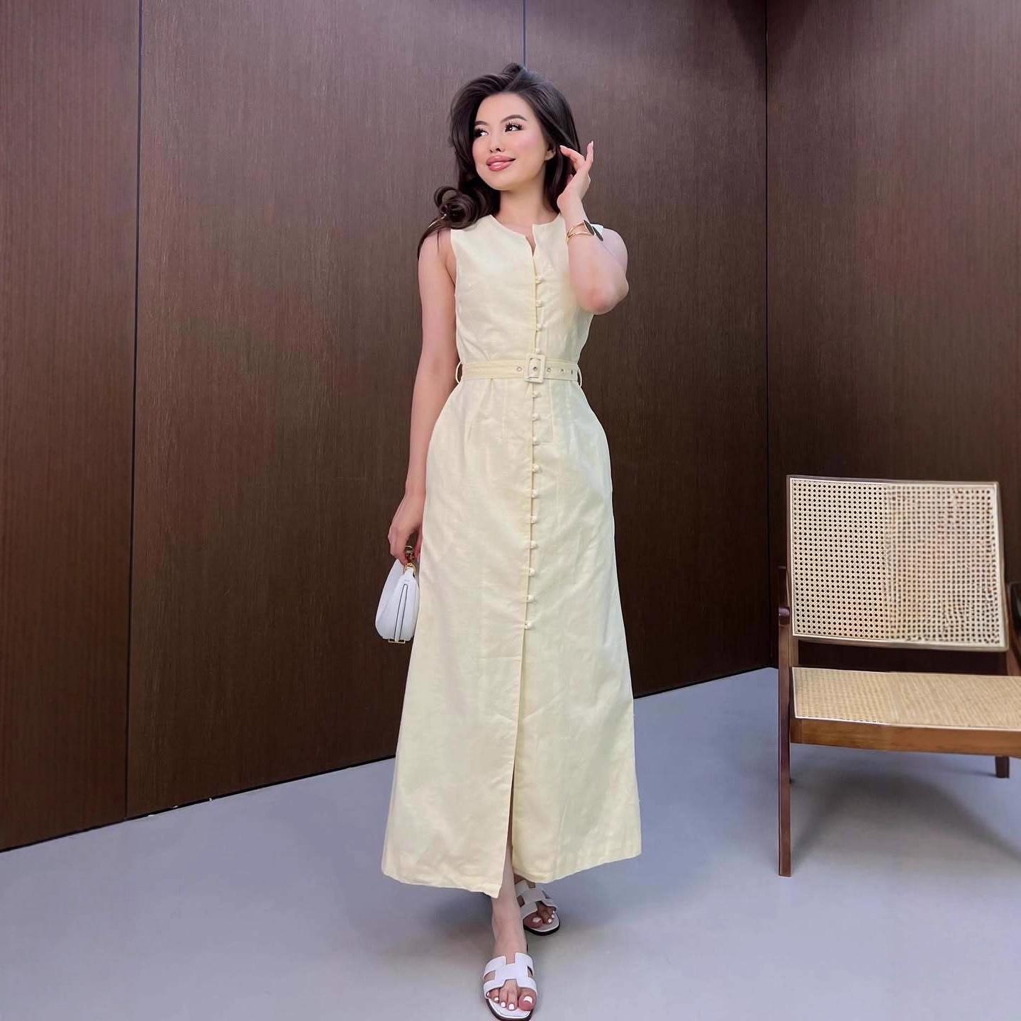 

2025 Summer Sleeveless Waist-Defining Belted Long Dress - Solid Color, Single-Breasted Women s Fashion S