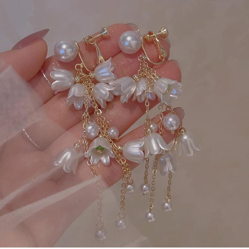 French Retro Premium Shell Flower Fringed Long Clip On Earrings Women's 2025 New Temperament Ear Clips Without Ear Piercings
