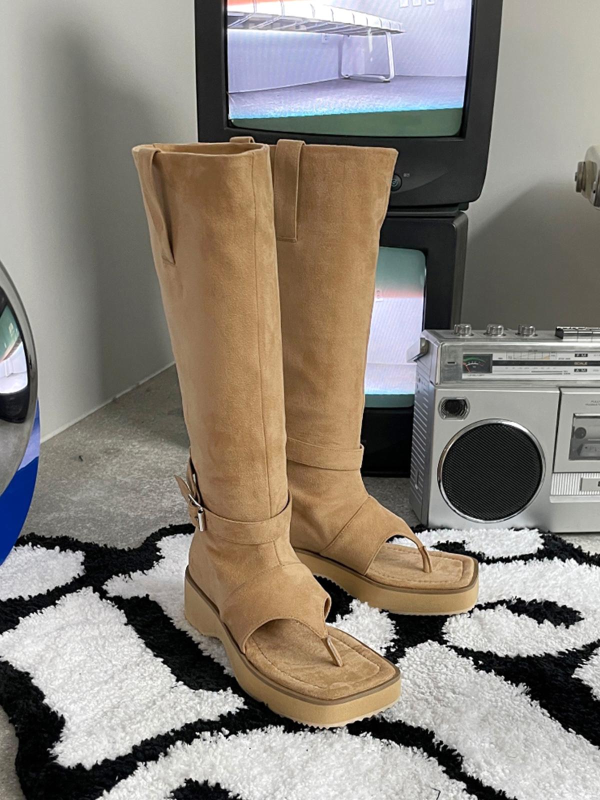 

Замшевые сапоги-трансформеры на шнуровке, высокие и низкие на платформе для женщин 40 абрикосовый