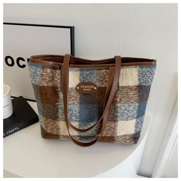 Large Capacity Stylish Plaid Single Shoulder Tote Bag For Women In 2023 Winter