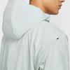 Nike APS. Wasserabweisende, leichte Kapuzenjacke für Herren, Oberbekleidung, Hellsilber FN3873-034