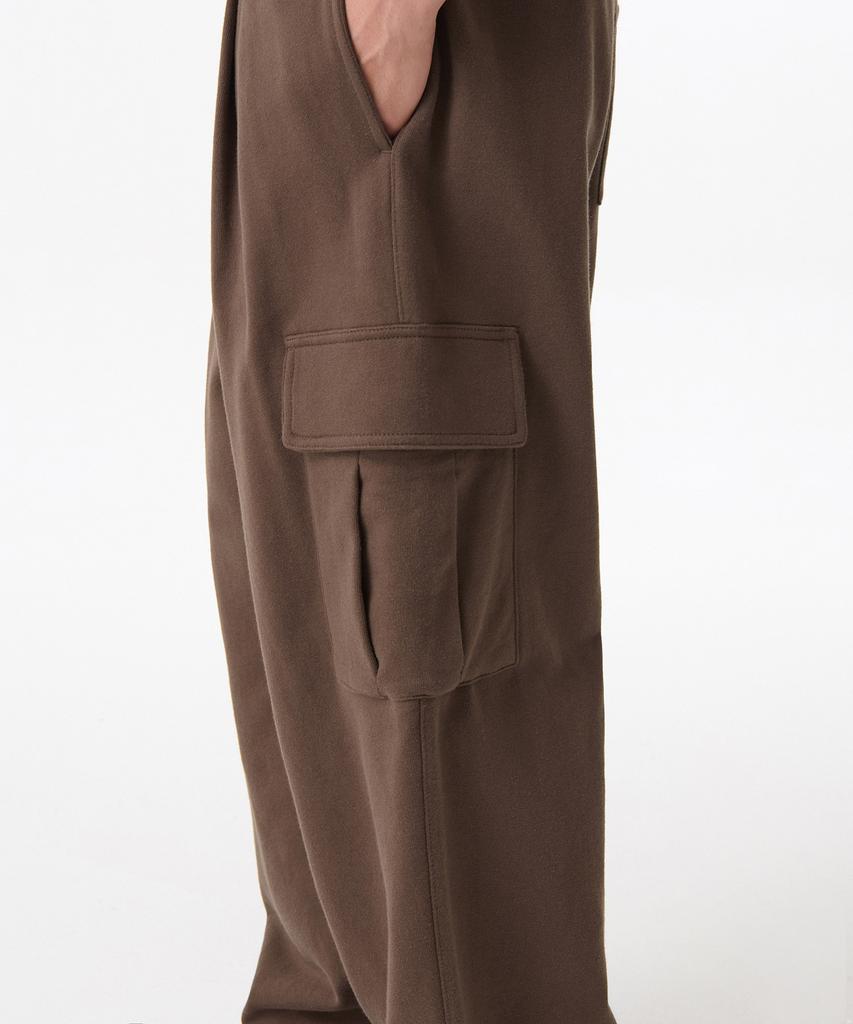 MUSINSA STANDARD One-Pleat Wide Cargo Sweatpants [Baroque Brown]