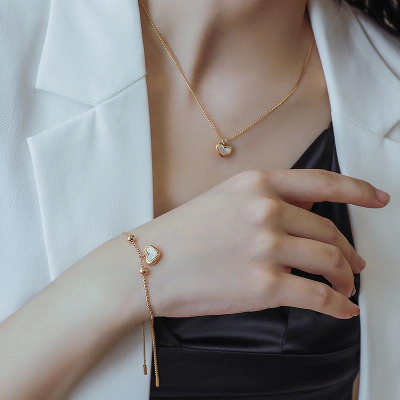 Women's stainless steel bracelet fashion heart natural shell chain bracelet