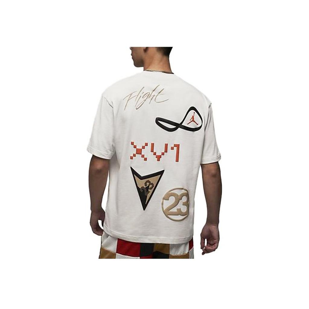 Jordan T-shirt da Uomo con Stampa Pattern Alfanumerico Vintage Girocollo Manica Corta Spalla Cadente Top Bianchi DX9562-030