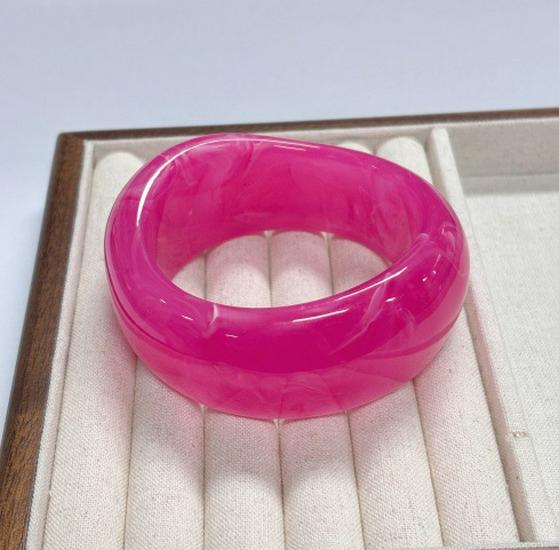 Bracelet jonc en résine ombré: Design Large Irrégulier, Style Minimaliste Vintage