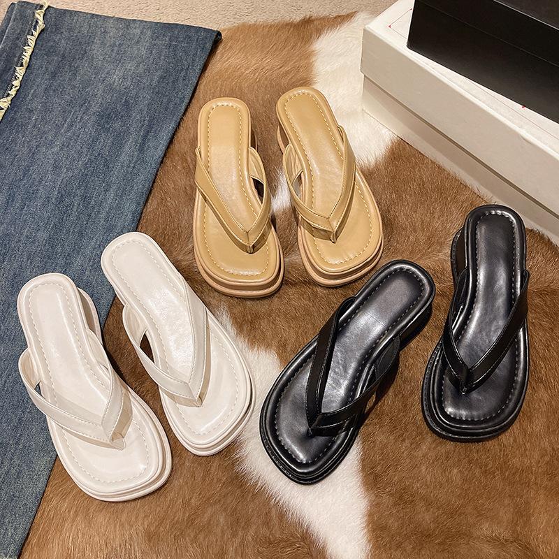Thick-soled foot-pinched flip-flops for women's outer wear 2025 new summer slope heel vacation round head versatile cool slippers