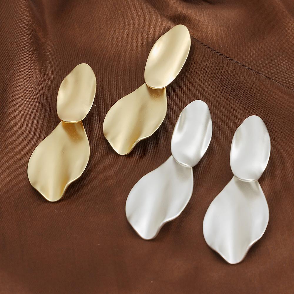 Metallic texture, European and American atmosphere, exaggerated women's ear clips, fashionable geometric water drops, mid-length earrings