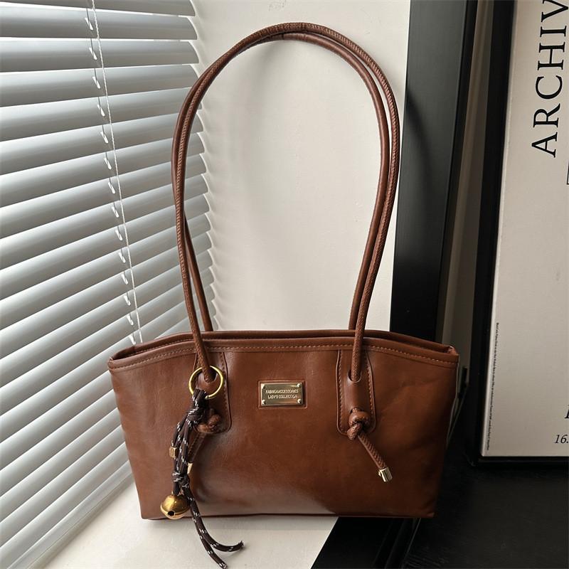 Retro Shoulder Elegant Bag For Women Featuring Spacious Design In Multiple Colors