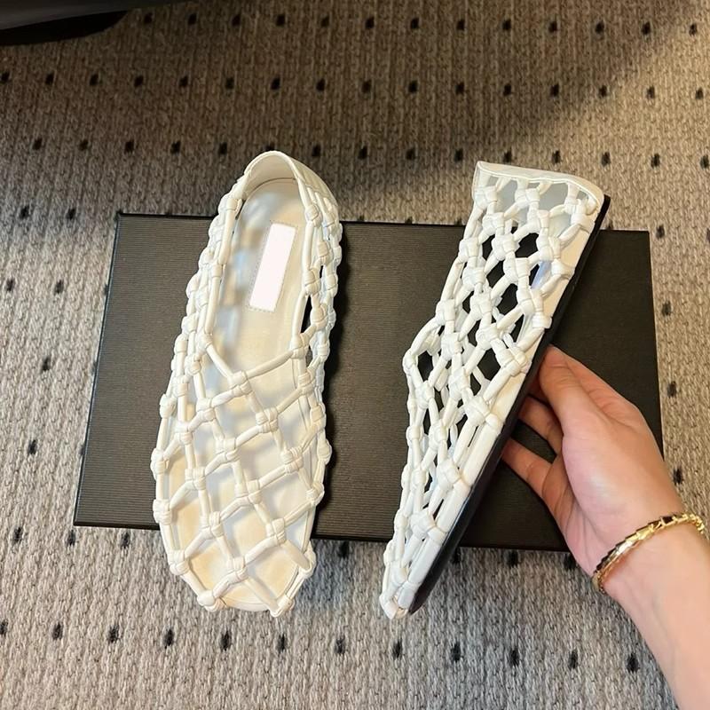 Nischendesign hohles gewebtes Netz Schweinekäfigschuhe 2025 neue niedriger Absatz flacher Boden runder Kopf Sandalen Sommer Einzelschuhe Damen
