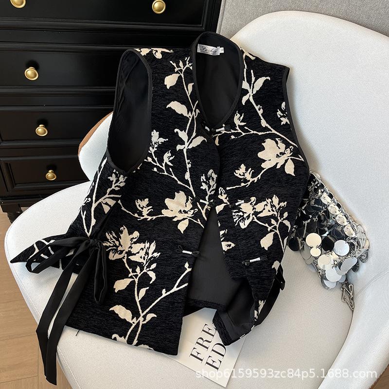 2025 early spring outside the city of Gusu, new product temperament, retro and advanced sense, jade buckle, placket and flower vest