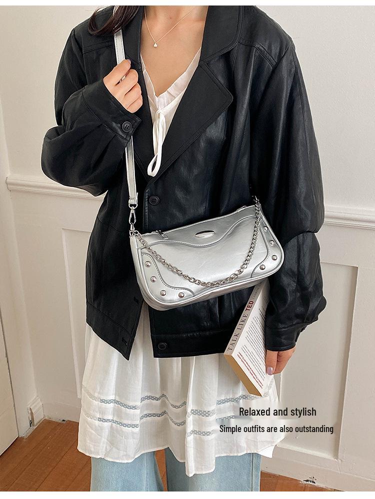 Retro Lightweight Riveted Chain 2026 Fashion Crossbody Baguette Bag