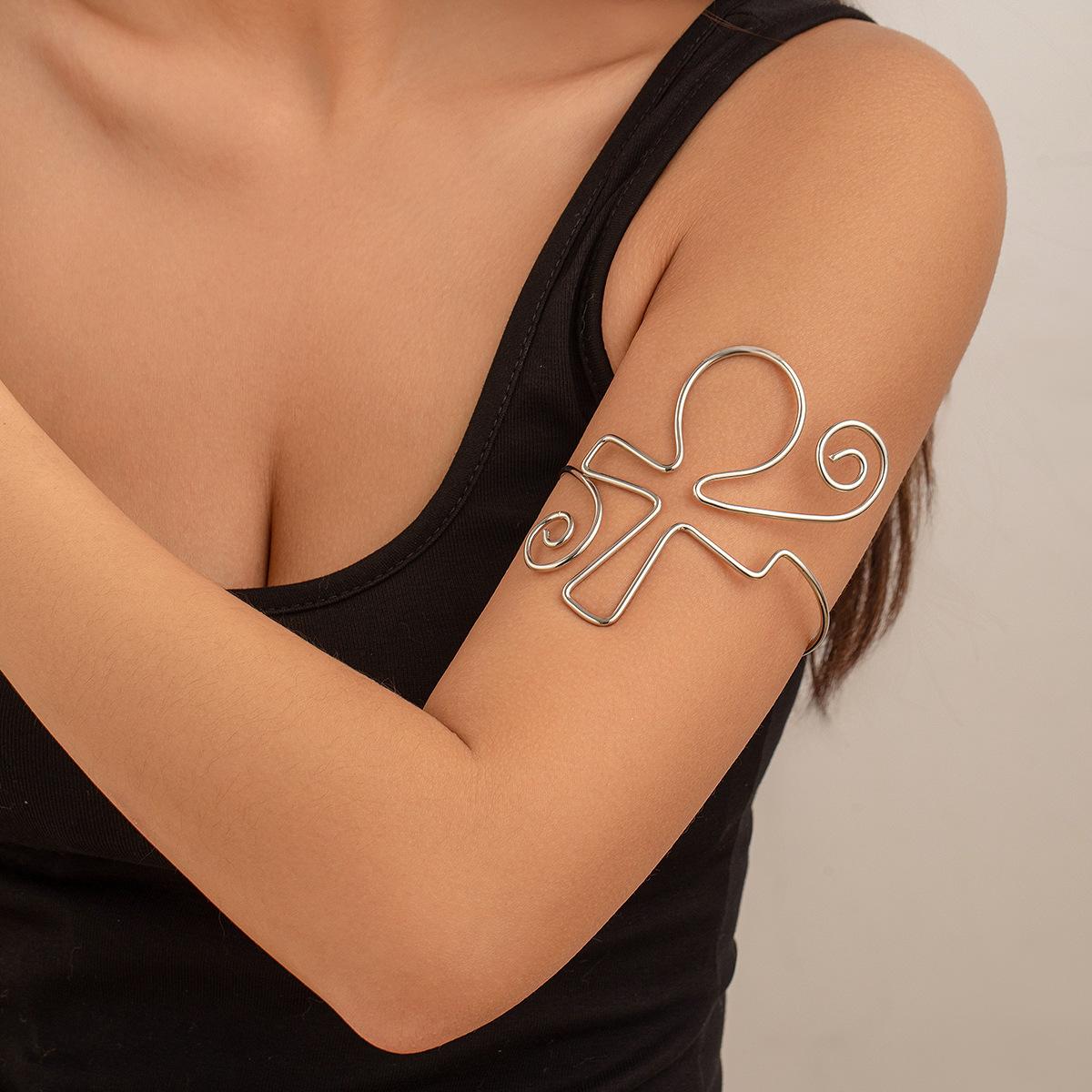 

Модный дизайн Цветок Неправильно Обернутый Браслет на руку, Преувеличенный Витой Металлический Браслет Цепь на ногу