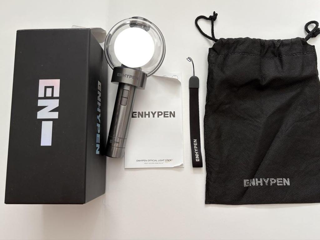 [USED] ENHYPEN penlight with dedicated pouch and strap