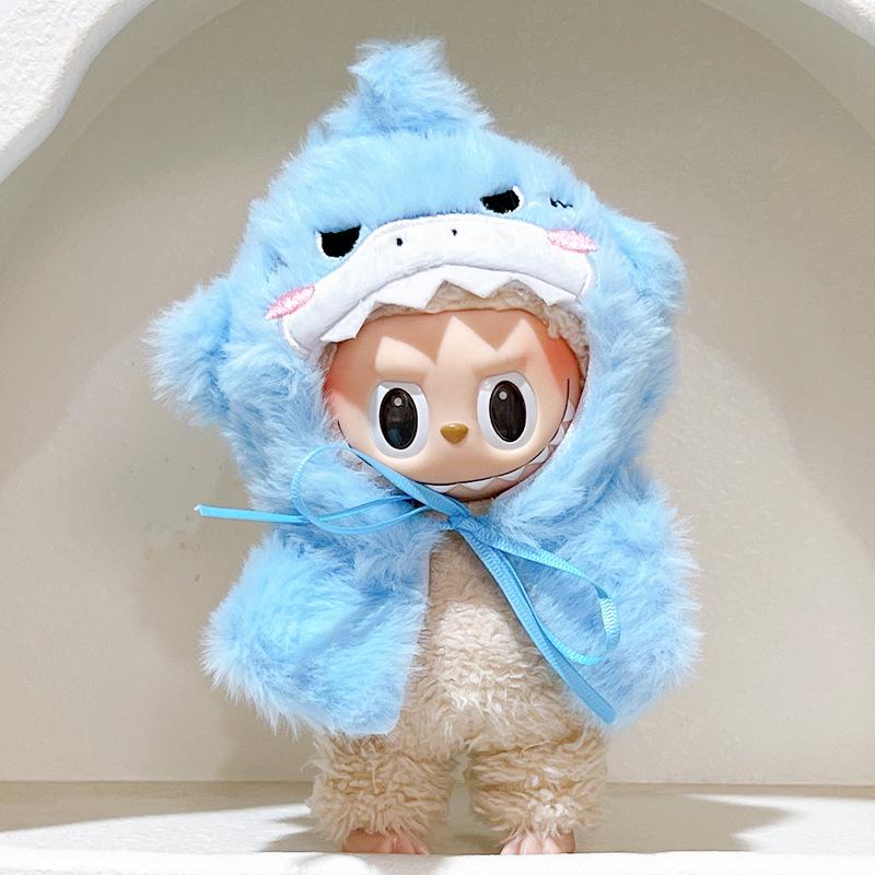 

Готовый сток: 17см Виниловая кукла Лабубу первого и второго поколения со сменной одеждой и аксессуарами Fits Labubu First & Second Gen