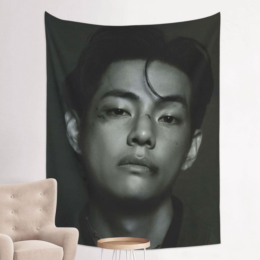 

[Б/У] Гобелен BTS ELLE Тэхён V V