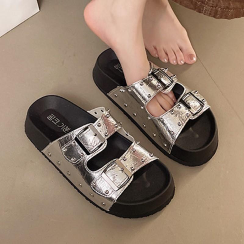 Fashion 2025 Summer Thick Soled Anti Slip Retro French Style Beach Roman Sandals Women Rivets Flat Platform Half Slippers for Outdoor