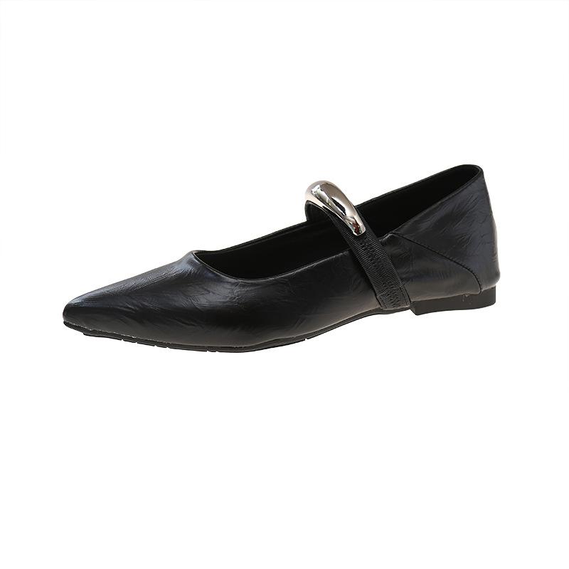 Design sense niche Mary Jane 2025 French gentle fairy wind metal buckle pointed head shallow mouth soft leather commuter shoes