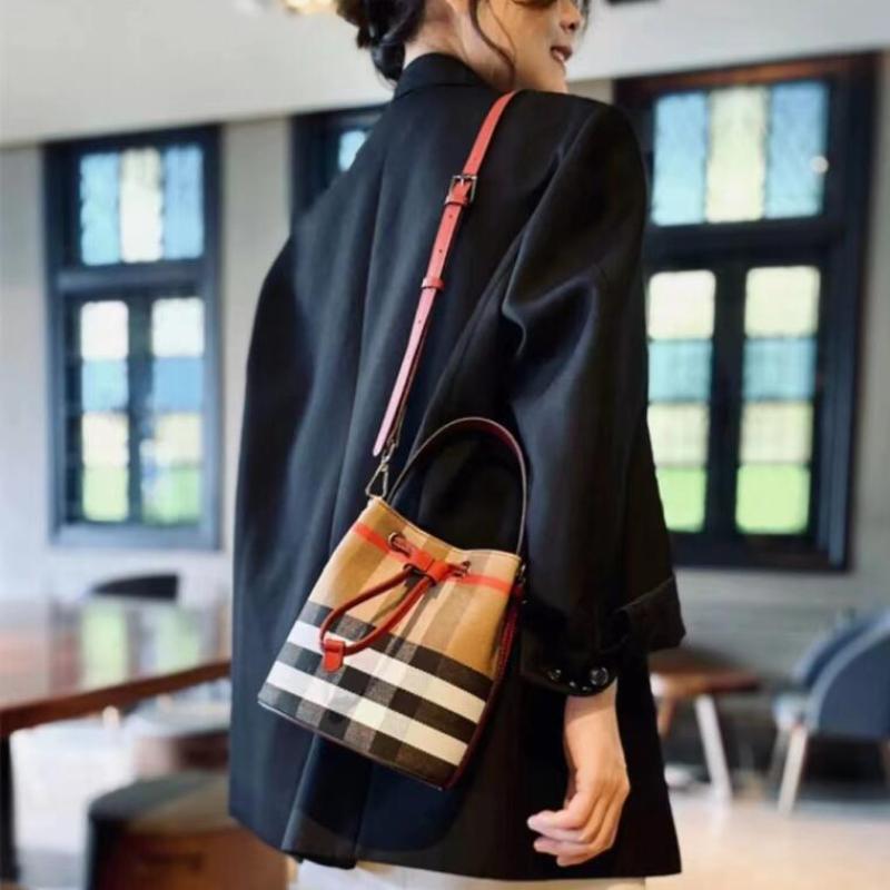 Women Shoulder Bag New Fashion Niche Checkered Drawstring Bucket Bag Korean Style Commuter Leisure Texture Outdoor Crossbody Bag