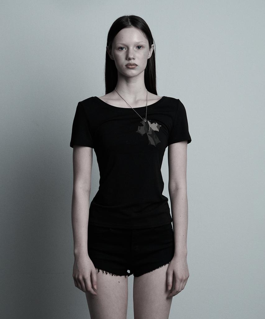 ILLIO Black-Camou Cross Necklace T-Shirt