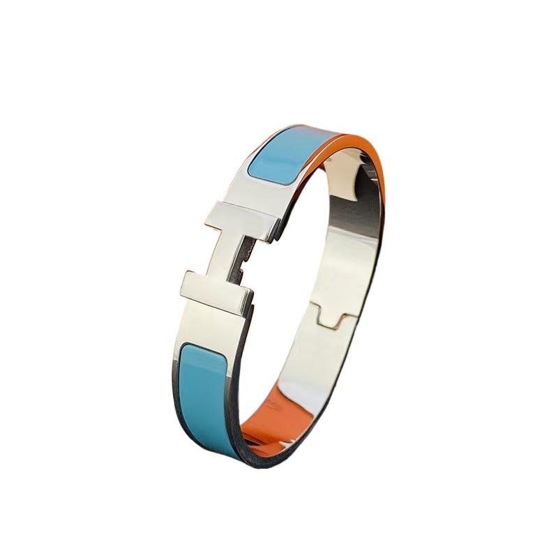 Klassisch Einfach Mode Unisex Leichter Luxus Trend Liebe Zuhause Buchstabe Titanstahl Armband Schmuck Tägliches Tragezubehör