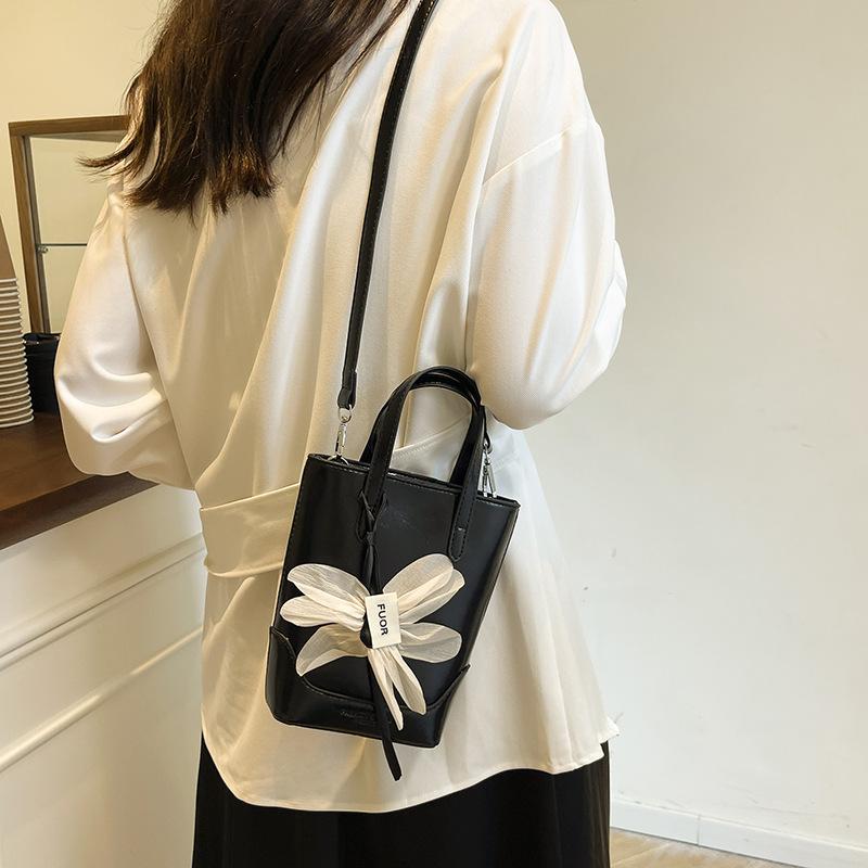 

Новая маленькая сумка для мобильного телефона женская летняя новая популярная универсальная сумка на плечо модная сумка-мессенджер чёрный