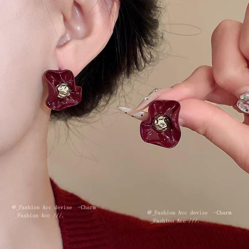 Unregelmäßige Blütenblätter Rote Farbe Blumen Ohrstecker für Damen Exquisit Schlichte Mode Süße Persönlichkeit Temperament Schmuck