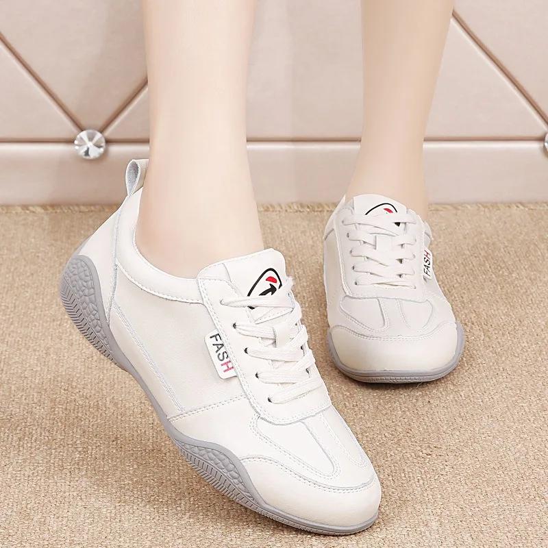 Fashion Women Shoes 2024 New Casual Lightweight Sports Shoes WomenBreathable Little White Platform Shoes White Sneakers Women