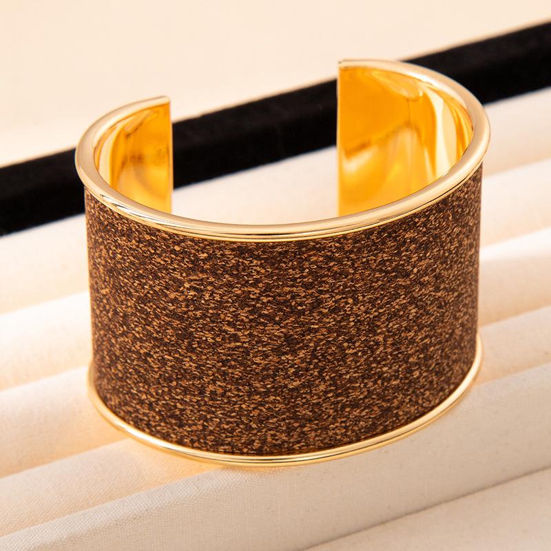 Cross-border hot-selling simple graffiti opening bracelet, high-end women's ins wide-faced bracelet, personalized trendy and cool retro jewelry.