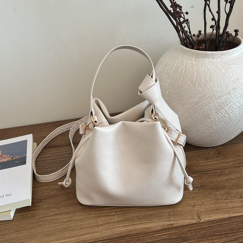 New leather texture commuter versatile shoulder messenger bag niche fashion handbag European and American popular women's bag
