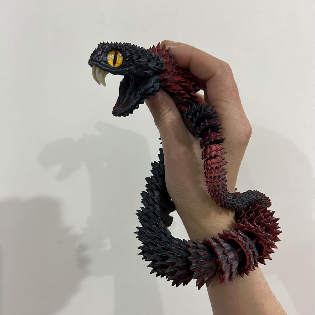 Gradient 3D Printed Articulated Snake with Movable Joints Retractable Teeth Crystal Snake Fidget 3D Printed Snake Fish Tank