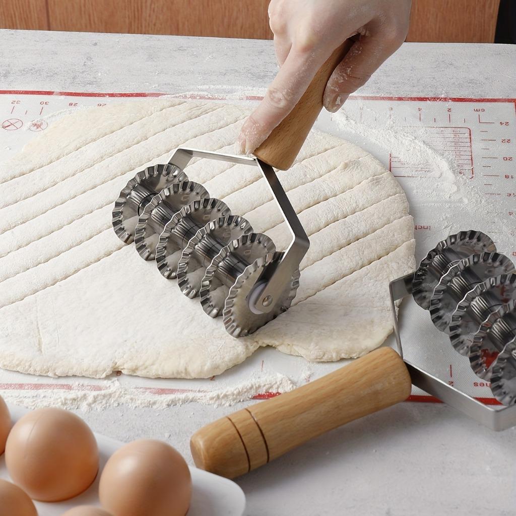 1 Piece of Premium Stainless Steel Six-wheel Cookie and Noodle Cutter - Comes with a Wavy Wooden Handle for Easy Baking and Kitchen Preparation