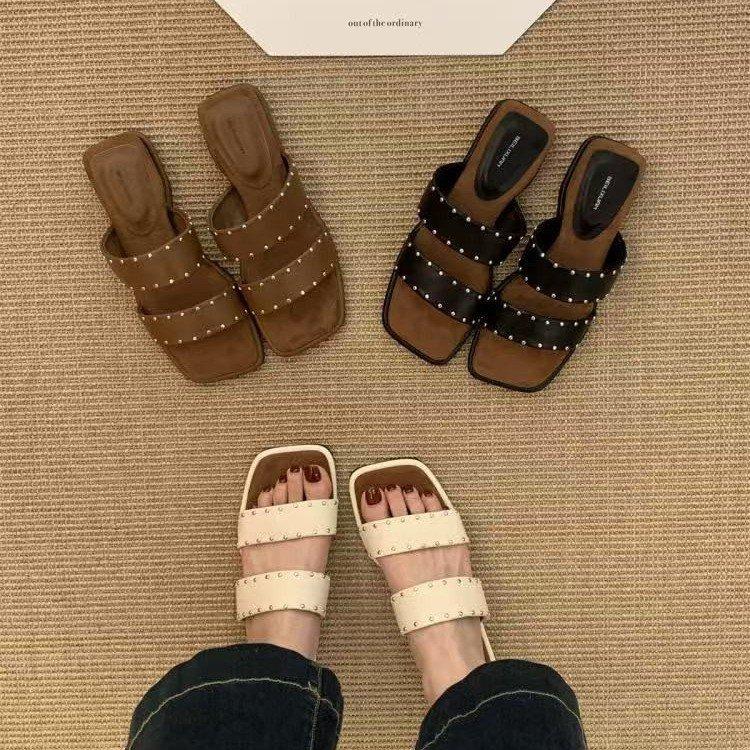 Französische Retro-Nieten mit kleinen Schrägabsatz-Slippern Damen Sommerbekleidung Urlaub am Meer Lässige Strandsandalen