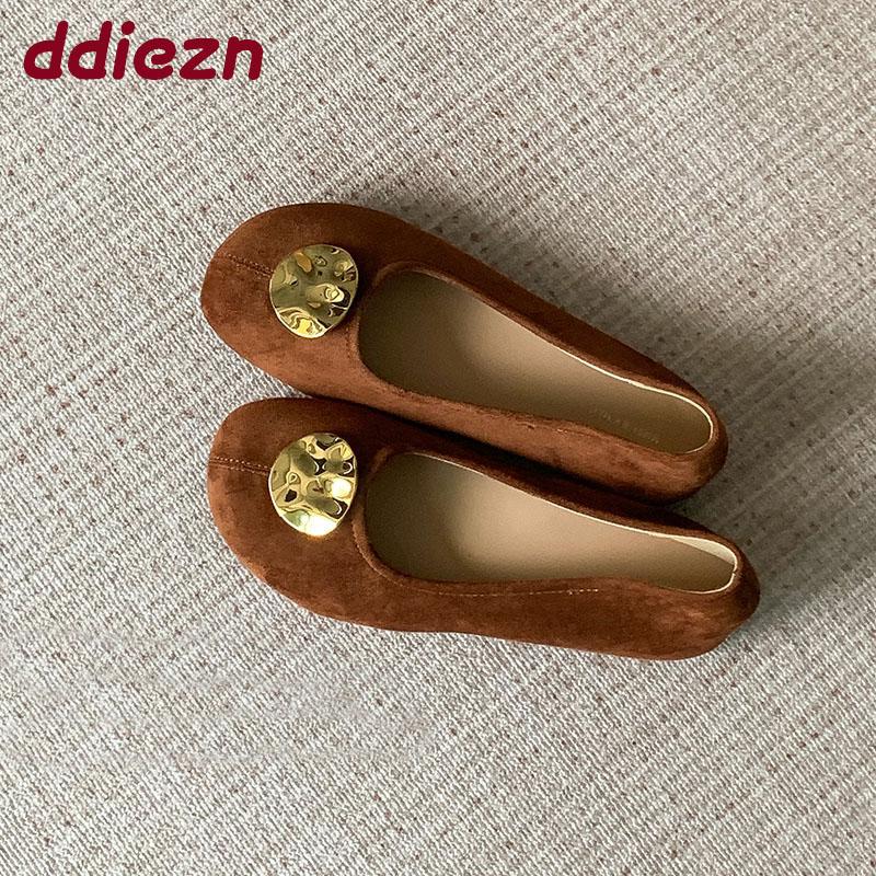 Fashion Soft Fashion Metal Ladies Flats Slip On Shoes Casual Female Shallow Footwear Round Toe Women Flats With Shoes new
