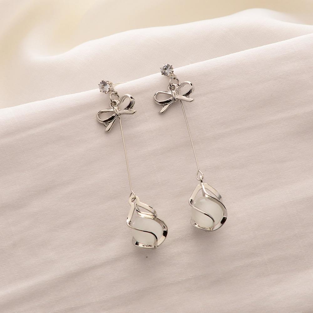 Silver Needle Diamond Bow Earrings Simple and Versatile High-quality Stud Earrings Women's Niche Light Luxury High-end Earrings