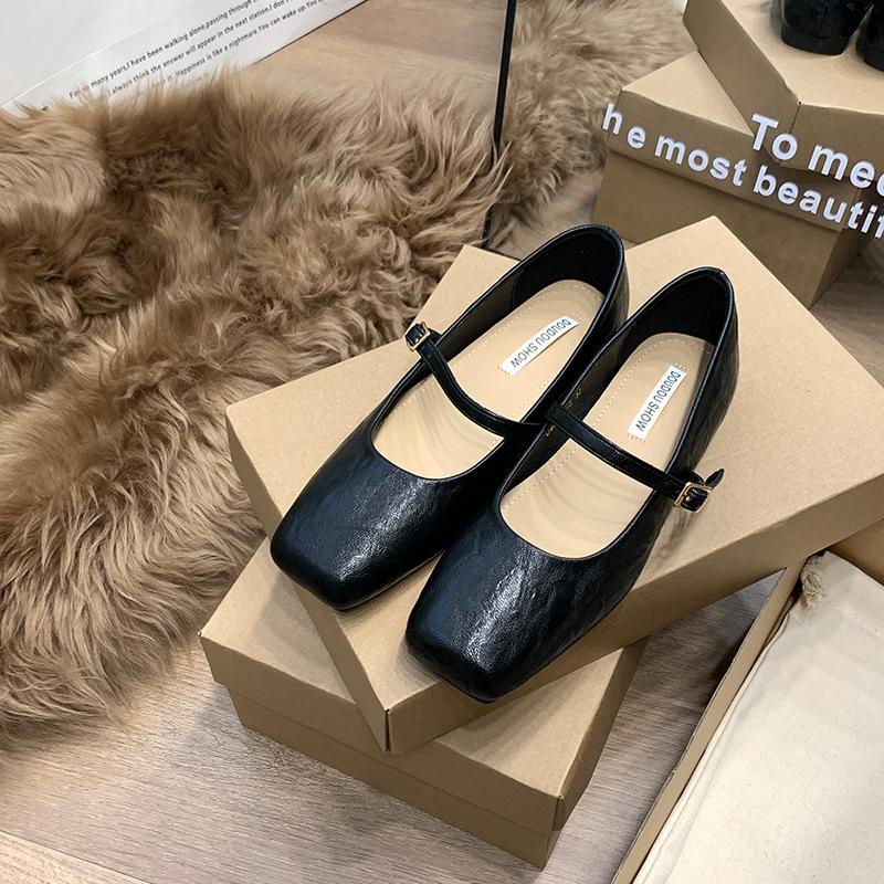 French square head shallow mouth single shoes women's 2025 new with skirt evening breeze gentle shoes soft flat Mary Jane small leather shoes