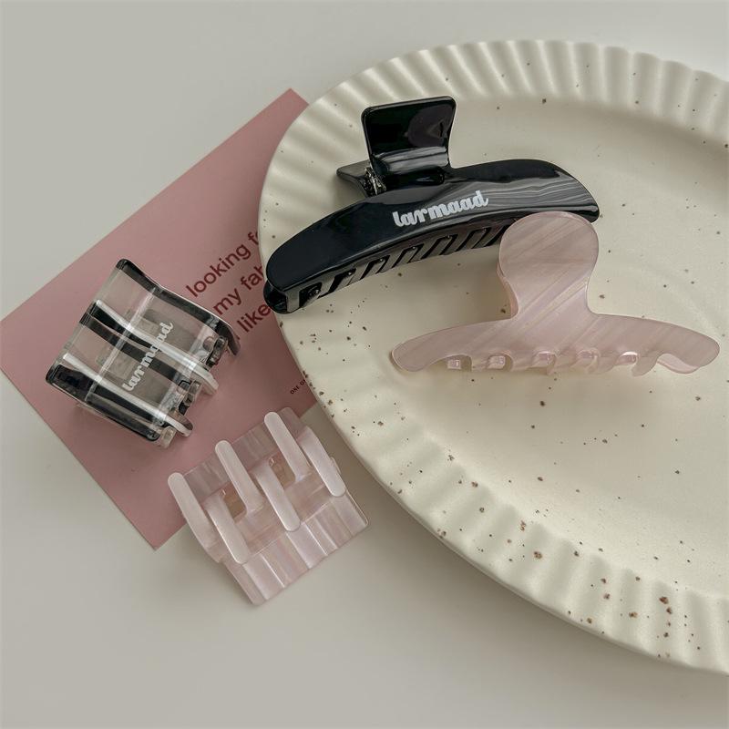 Korean Chic: High-End Black Gradient Shark Hair Clip 2023