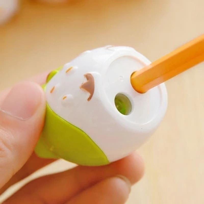 1 Stück Zufällige Farbe Mini Eulenmuster Bleistift Augenstift Anspitzer Schule